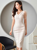 Uue mudeliga pidulik kleit spits-kaelusega ja metallelemendiga