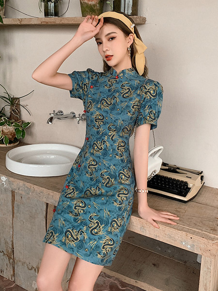 Liibuv lühike puhvvarrukatega kleit