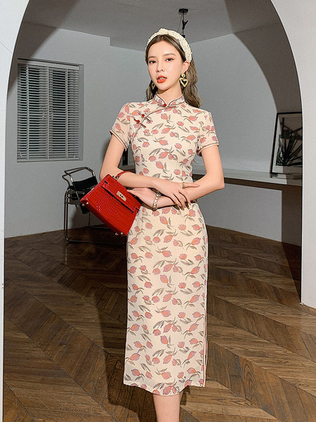 Naiste pikk lühikeste varrukatega kleit