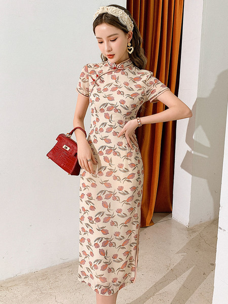 Naiste pikk lühikeste varrukatega kleit