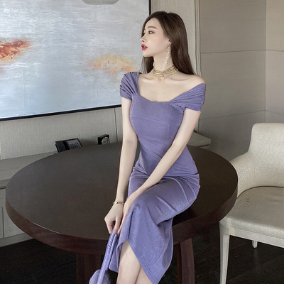 Μοντέρνο φόρεμα με κοντά μανίκια