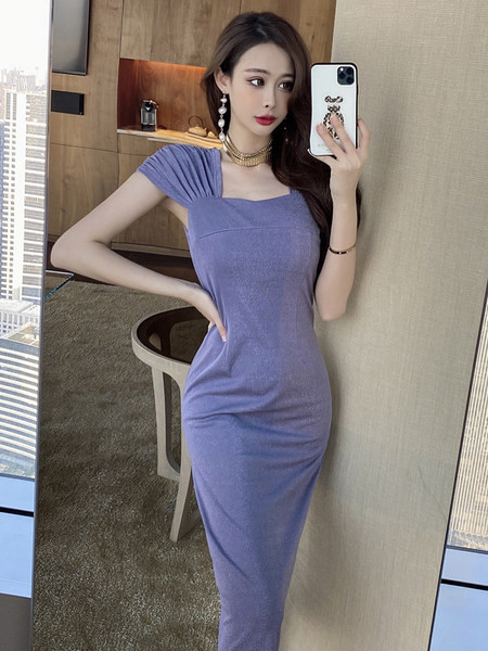 Μοντέρνο φόρεμα με κοντά μανίκια