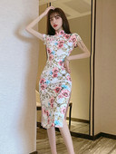 Moodne lillemustriga naiste kleit