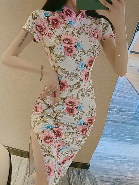 Moodne lillemustriga naiste kleit