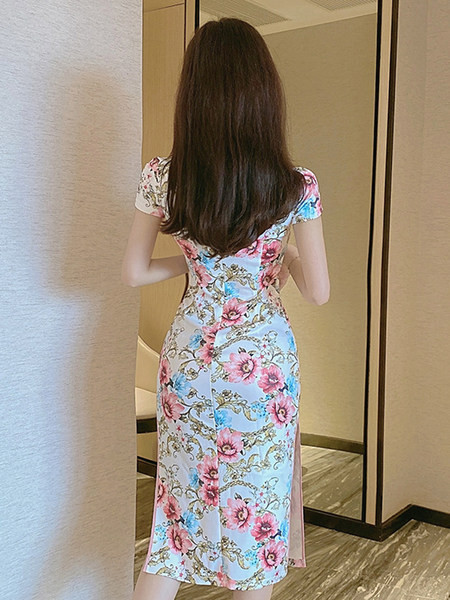 Moodne lillemustriga naiste kleit