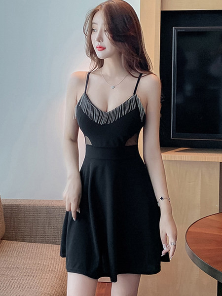 Peenikeste rihmadega kleit musta värvi