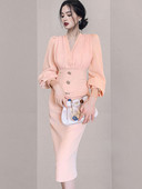 Naiste roosa nööpidega kleit