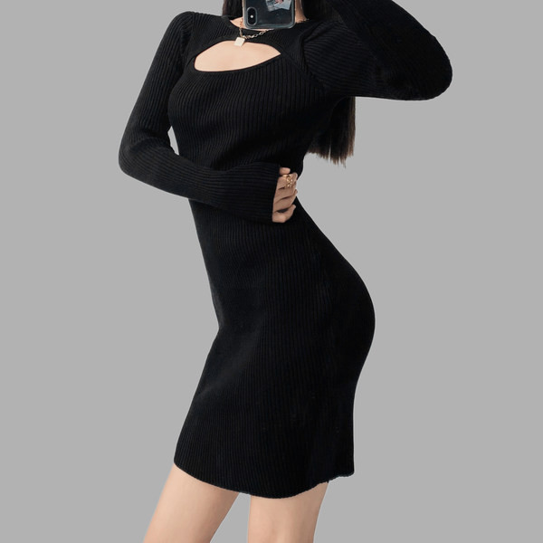 Õhukesest kudumisest lühike pikkade varrukatega kleit