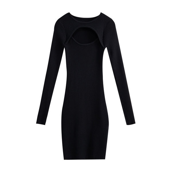 Õhukesest kudumisest lühike pikkade varrukatega kleit