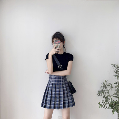 Kõrge vöökohaga ruuduline lühike seelik