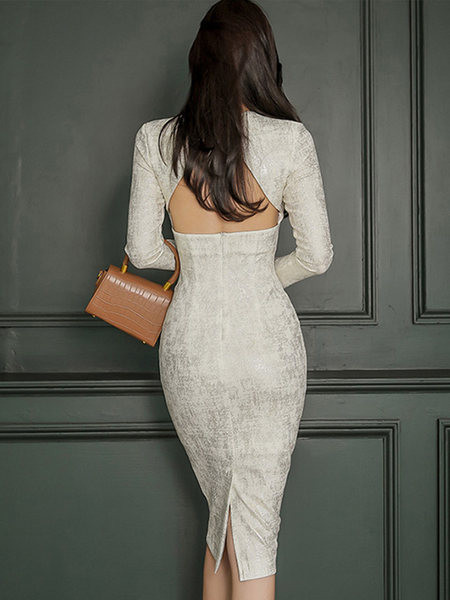 Moodne naiste kleit palja seljaga