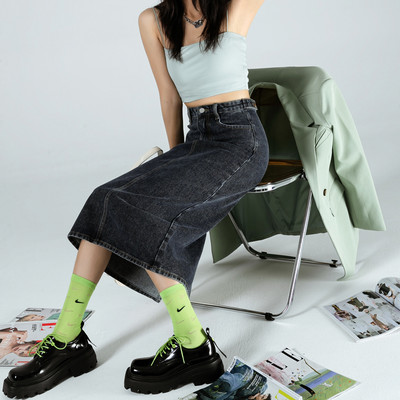 Pikk kõrge vöökohaga teksaseelik