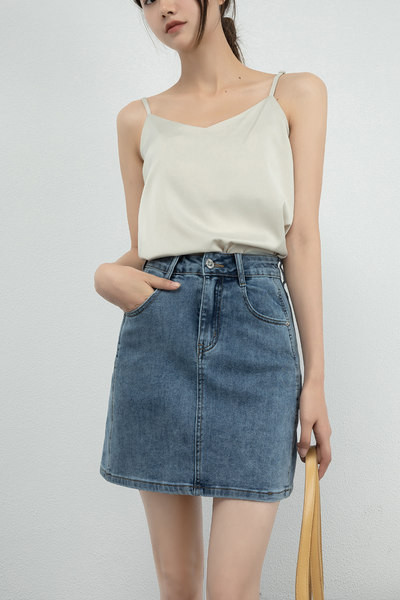 Lühike teksaseeliku tavaline kõrge vöökohaga mudel