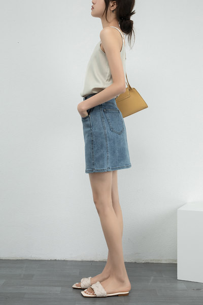 Lühike teksaseeliku tavaline kõrge vöökohaga mudel