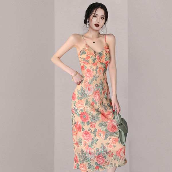 Pikk tülli ja lillemustriga suvekleit