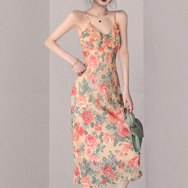 Pikk tülli ja lillemustriga suvekleit