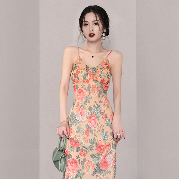 Pikk tülli ja lillemustriga suvekleit