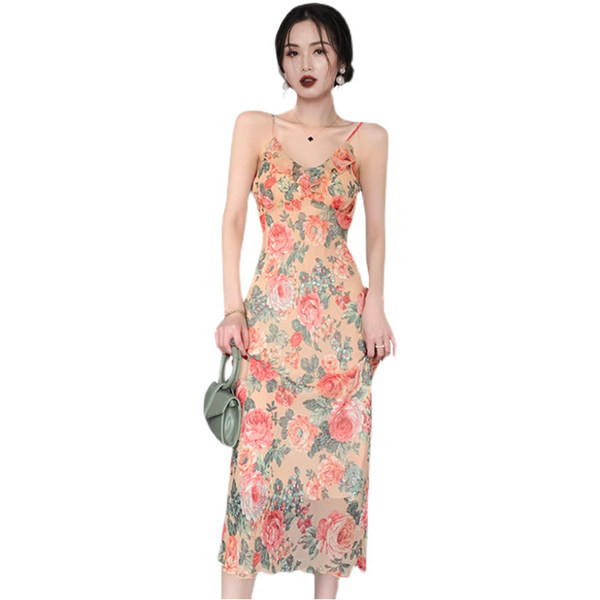 Pikk tülli ja lillemustriga suvekleit