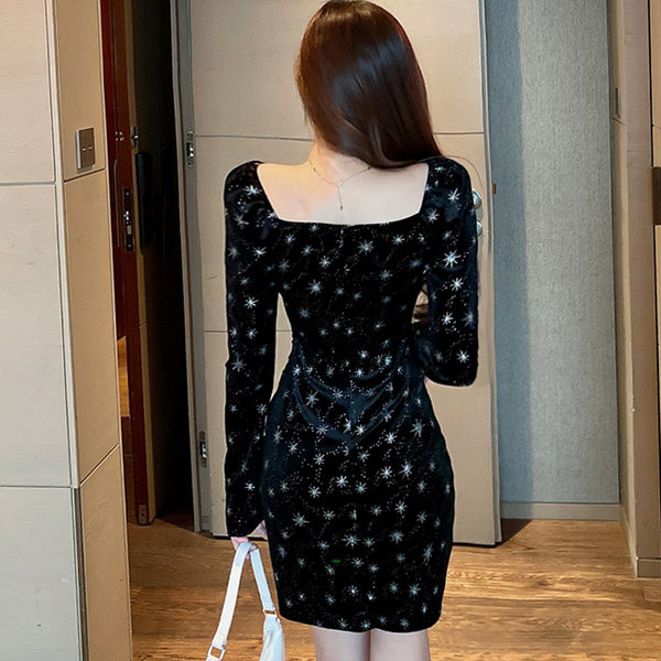 Moodne pikkade varrukatega naiste kleit