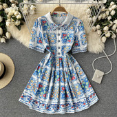 Naiste kleit lühikeste varrukate ja nööpidega