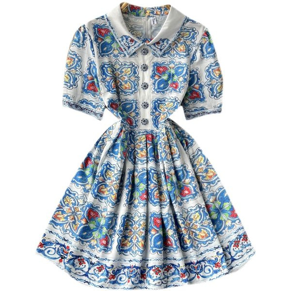 Naiste kleit lühikeste varrukate ja nööpidega