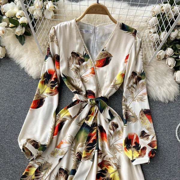 Moodne kevadkleit vööga