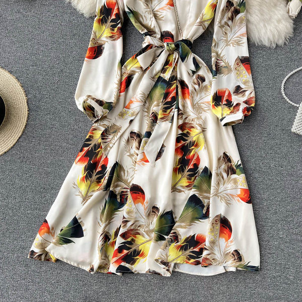 Moodne kevadkleit vööga