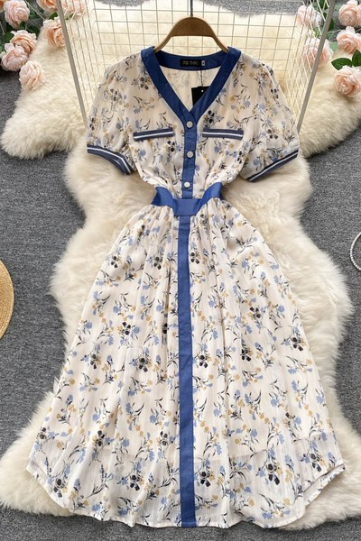 Spitsikaelusega naiste kleit lühikeste varrukatega