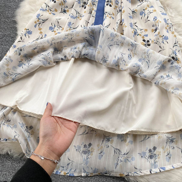 Spitsikaelusega naiste kleit lühikeste varrukatega