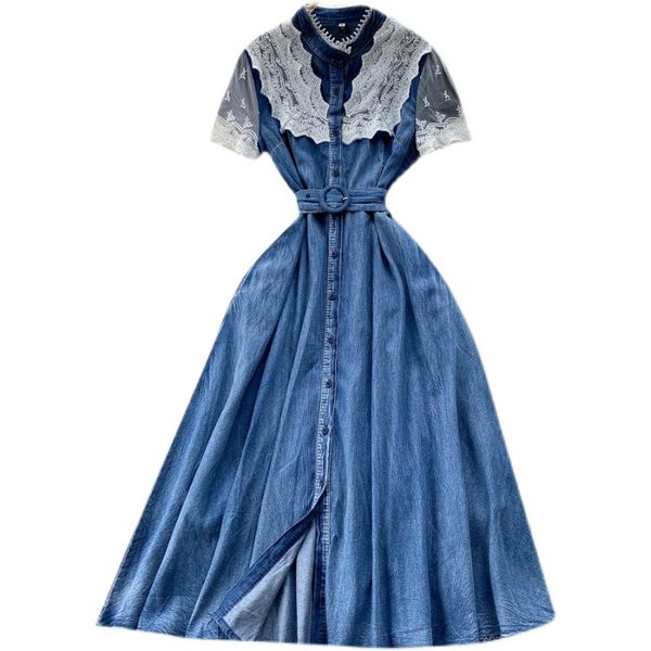 Naiste lühikeste varrukate ja pitsiga teksakleit