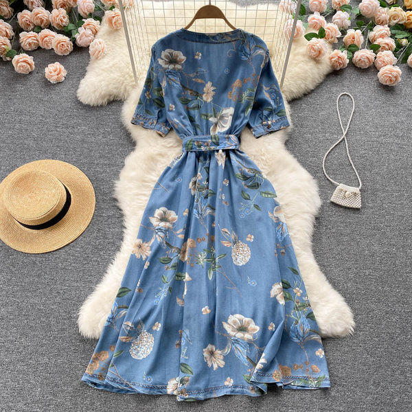 Vöö ja lillemustriga naiste kleit - sinine värv