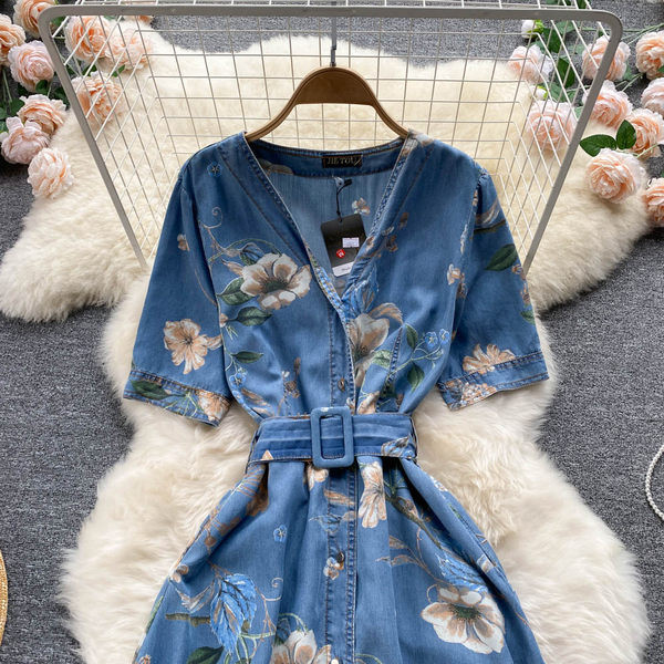 Vöö ja lillemustriga naiste kleit - sinine värv