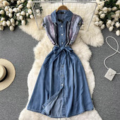 Naiste teksakleit vöörihma ja klassikalise kraega