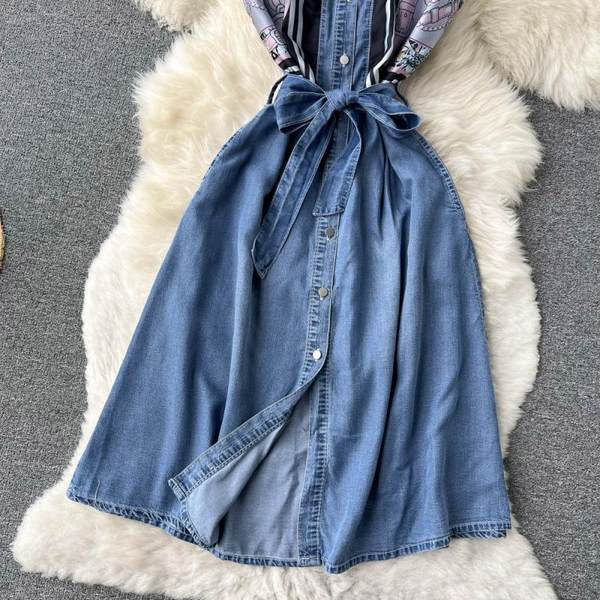 Naiste teksakleit vöörihma ja klassikalise kraega