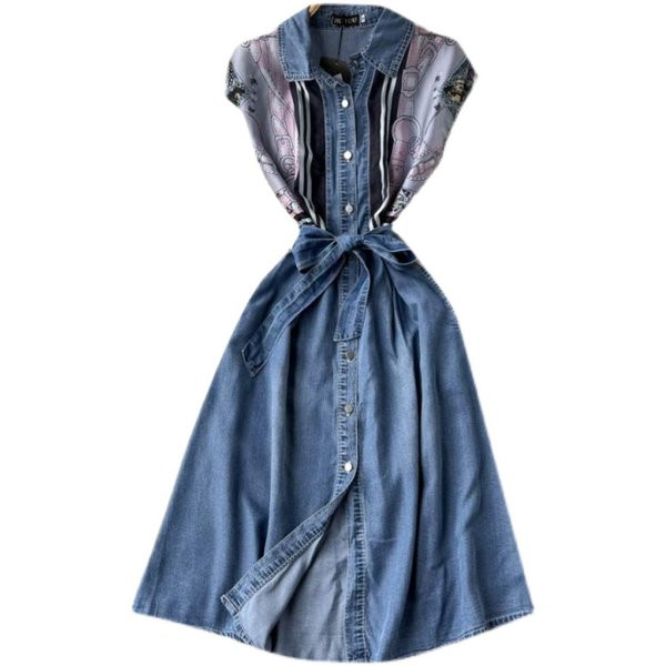 Naiste teksakleit vöörihma ja klassikalise kraega