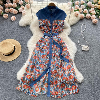 Vöö ja lillemustriga naiste kleit