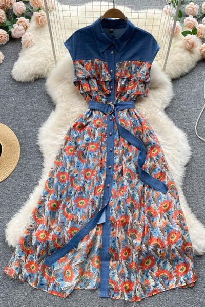 Vöö ja lillemustriga naiste kleit