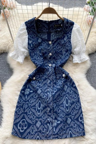 Sinist värvi ja ümara kaelusega naiste kleit