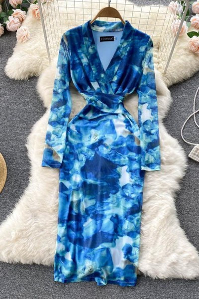 Moderna ženska haljina plave boje sa špic izrezom