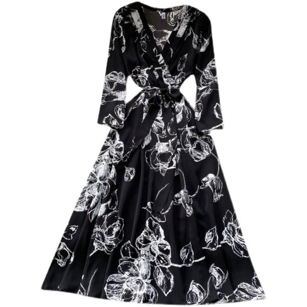 Moodne lillemustriga naiste kleidilõikeline mudel