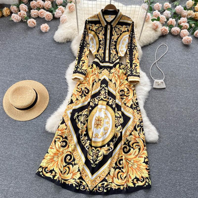 Moodne pikkade varrukate ja värvilise mustriga kevadkleit