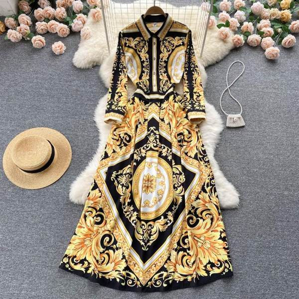 Moodne pikkade varrukate ja värvilise mustriga kevadkleit