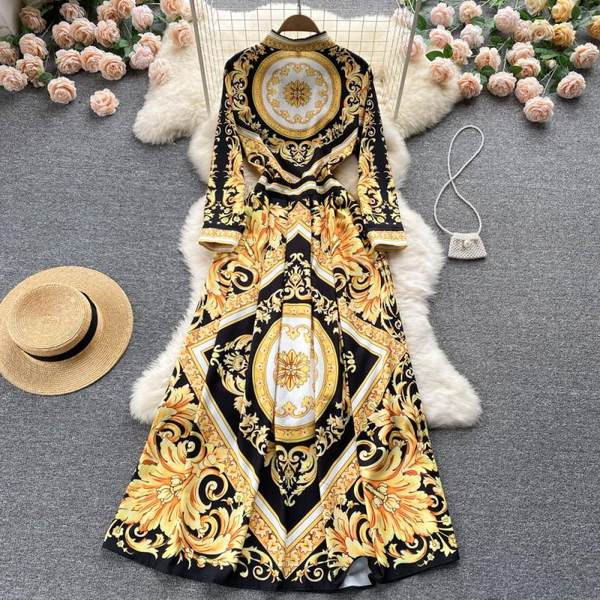 Moodne pikkade varrukate ja värvilise mustriga kevadkleit