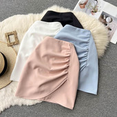 Ühevärviline kõrge vöökoha ja volditud osaga naiste seelik