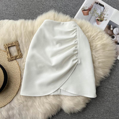 Ühevärviline kõrge vöökoha ja volditud osaga naiste seelik