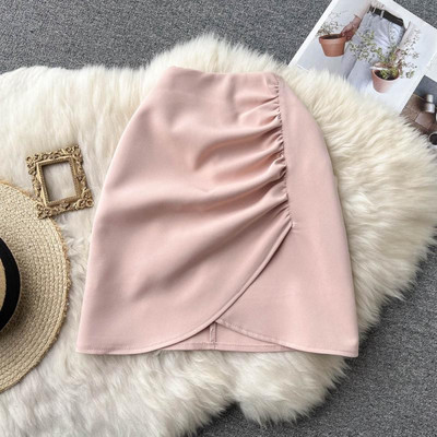 Ühevärviline kõrge vöökoha ja volditud osaga naiste seelik