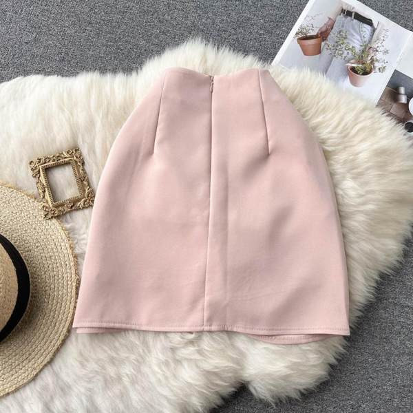 Ühevärviline kõrge vöökoha ja volditud osaga naiste seelik