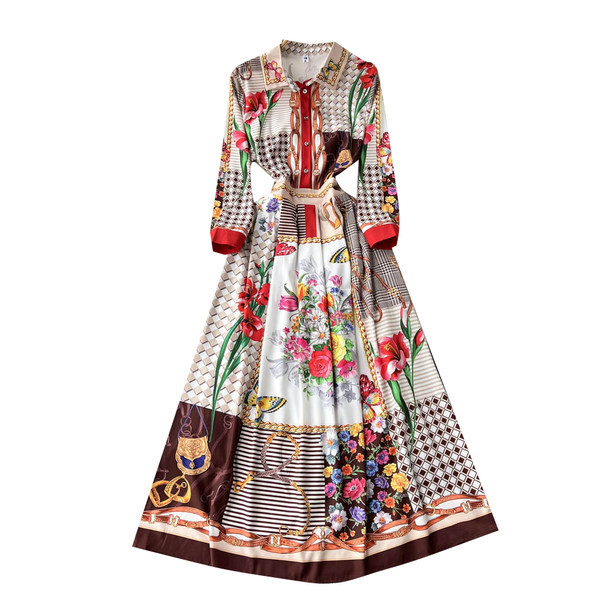 Lillemustri ja nööpidega naiste kleit