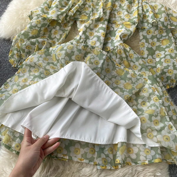 Šifoonist lillemustriga suvekleit