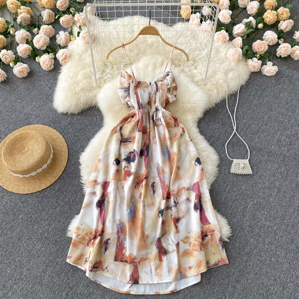 Pikk sillerdavates toonides rihmadega suvekleit